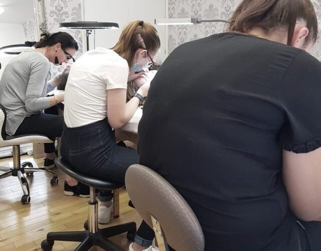 eyelash extensions training course 640x640 1